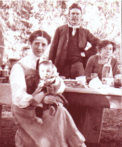 joeswifesmall.gif (69023 bytes)